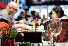 Posłowie chcą zmian w restauracjach. Gratis dla każdego gościa-225819