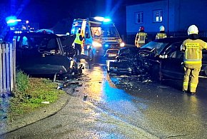 Czołowe zderzenie w Wydrzy. Pięć osób trafiło do szpitala-226290