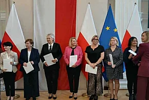 Medale i nagrody dla tarnobrzeskich nauczycieli-226449