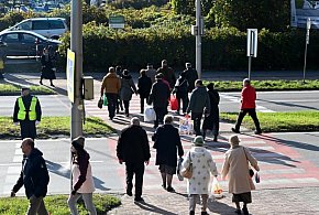 Duże natężenie ruchu drogowego  przy tarnobrzeskich cmentarzach [ZDJĘCIA]-227009