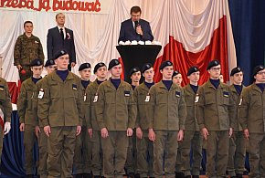 Ślubowali uczniowie klas pierwszych staszowskiego Zespołu Szkół [ZDJĘCIA]-227276