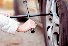 Z pozoru drobiazg, a może skończyć się tragedią. Urząd ostrzega kierowców-227293