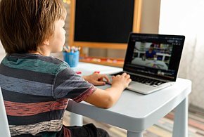 Popularni influencerzy mogą mieć kłopoty. Treści dla dzieci budzą kontrowersje-227433