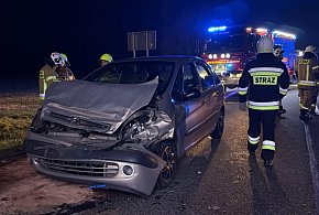 Całkowicie zablokowana droga krajowa nr 9. Osobówka zderzyła się z ciągnikiem FOTO-228102