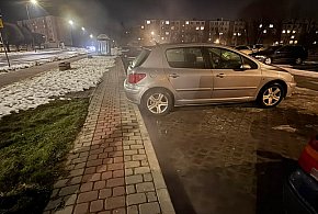 Para buchała spod kostki chodnikowej. Awaria sieci ciepłowniczej w Staszowie