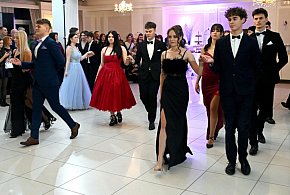 Polonezy, walc i latino na studniówce "Prymasówki" i SMS Siarka Tarnobrzeg