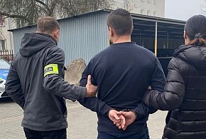 42-latek podejrzany o kradzież portfela. Sprawa trafi do sądu