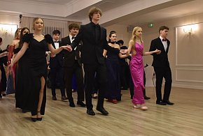 Wyjątkowa studniówka Zespołu Szkół nr 1 w Nowej Dębie [ZDJĘCIA]