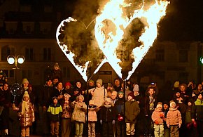 Ogniste Walentynki w Tarnobrzegu. Spektakl Teatru Ognia Bohema zachwycił widzów