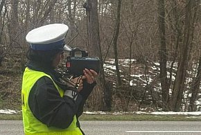Pędził w obszarze zabudowanym. Kierowca stracił prawo jazdy