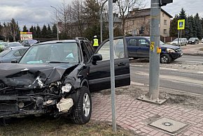 Wypadek na obwodnicy Sandomierza. Zderzyły się dwie osobówki