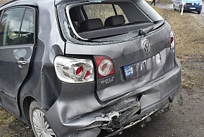 Zderzenie osobówki z samochodem ciężarowym w Stalach [ZDJĘCIA]