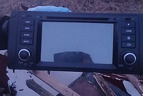 Policjanci odzyskali skradzione radio. Złodziej zabrał je z auta stojącego w...