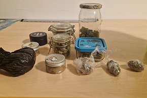 23-latek trafił do aresztu. W jego domu znaleziono dużą ilość marihuany