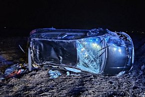 Uciekając przed policją, wpadł autem w przydrożne pole. Był nietrzeźwy