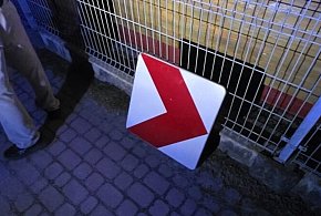 Niósł znak drogowy przez miasto. 17-latek z Połańca miał nietypowy pomysł