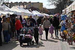 Trwa Jarmark Wielkanocny w Tarnobrzegu: Sprawdziliśmy, co warto kupić i... [FOTO]
