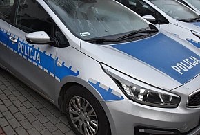 Pijany kierowca uciekał do lasu. Nie miał prawa jazdy