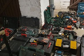 Podejrzany o serię włamań do samochodów w Staszowie wpadł w ręce policji [ZDJECIA]