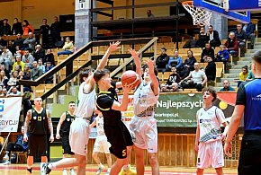 Koszykarze MKKS Siarki Tarnobrzeg pokonali AZS Politechnika Rzeszowska
