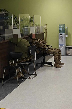 Żołnierze z Ukrainy w szpitalu w Stalowej Woli-10694