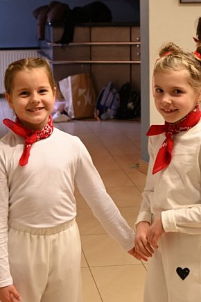 Uczniowie z Zespołu Szkół Społecznych w Tarnobrzegu nagrywają świąteczny teledysk-10872