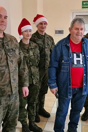 Paczki od żołnierzy dla MGOPS-10938