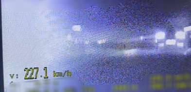 Szaleńczy rajd na drodze. Pędził ponad 220 km/h bez prawa jazdy-229378