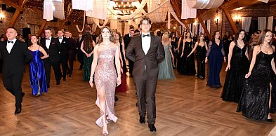 Elegancja i młodzieńcza radość – studniówka sandomierskiego "Rolnika"