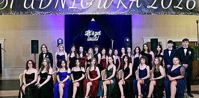 Bal studniówkowy staszowskiego "Ekonomika". Uczniowie bawili się w Pałacu Konary