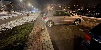 Para buchała spod kostki chodnikowej. Awaria sieci ciepłowniczej w Staszowie