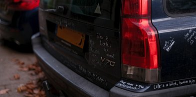 Podkłady do plastiku – dlaczego bez nich nawet najlepsza farba nie wystarczy?