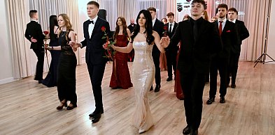 Bal studniówkowy Zespołu Szkół nr 2 w Nowej Dębie