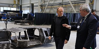 Donald Tusk w Stalowej Woli o „zakutych łbach”, politycy PiS o zaprzedaniu Niemcom