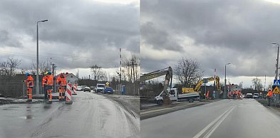 Znak Stop na przejeździe kolejowym w Chmielowie zniknął, ale są utrudnienia