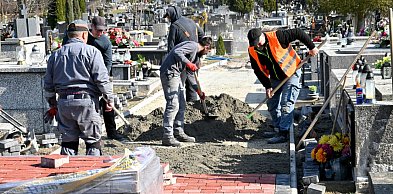 Trwają prace na Cmentarzu Parafialnym w Tarnobrzegu. Zobacz co się zmienia