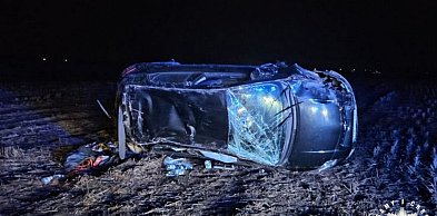 Uciekając przed policją, wpadł autem w przydrożne pole. Był nietrzeźwy