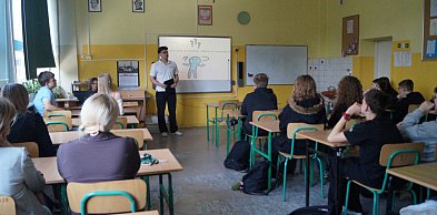 Młodzież mówi o hejcie. Warsztaty uczniów „Kopernika” w SP nr 10 w Tarnobrzegu