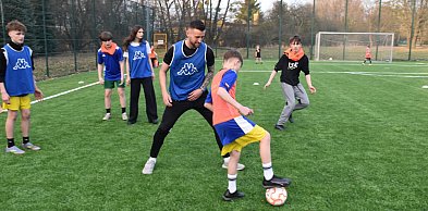 Piłka nożna połączyła pokolenia. Wyjątkowe spotkanie z Pawłem Mrozem