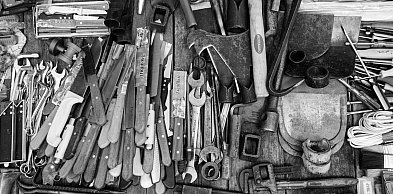 Jak usprawnić pracę z narzędziami w stanowiskach montażowych?