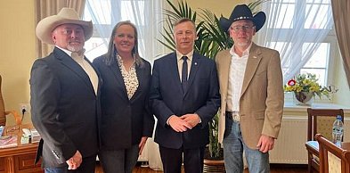 Szeryf z Teksasu gościł w Opatowie. To pasjonat dziejów templariuszy