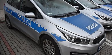 Pijany kierowca uciekał do lasu. Nie miał prawa jazdy