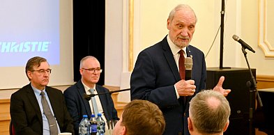 Antoni Macierewicz wzywał w Tarnobrzegu do powstrzymania "antypolskiego Tuska"
