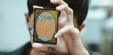 Magic The Gathering Universes Beyond — jak crossovery zmieniły oblicze...