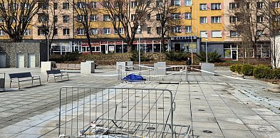 Samochód zniszczył fontannę. Miasto zapowiada naprawę