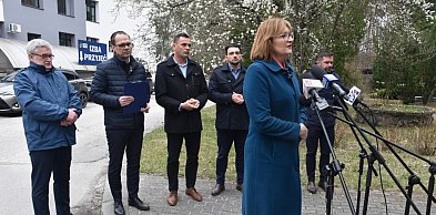 Politycy PiS mówią stanowcze "nie" likwidacji porodówki w Nowej Dębie