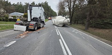 Ciężarówka wywróciła się na drodze krajowej. Duże utrudnienia w ruchu