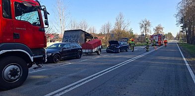 Karambol na DK79. Młodzi kierowcy byli nietrzeźwi. Jeden jechał bez uprawnień