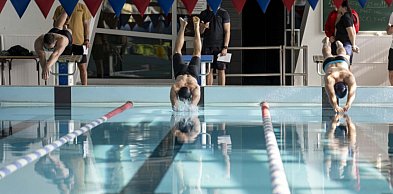 Strażacy zamierzyli się w pływaniu. Stalowa Wola i Tarnobrzeg na podium