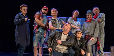 Komplet publiczności na premierze sztuki „Dziób w Dziób”